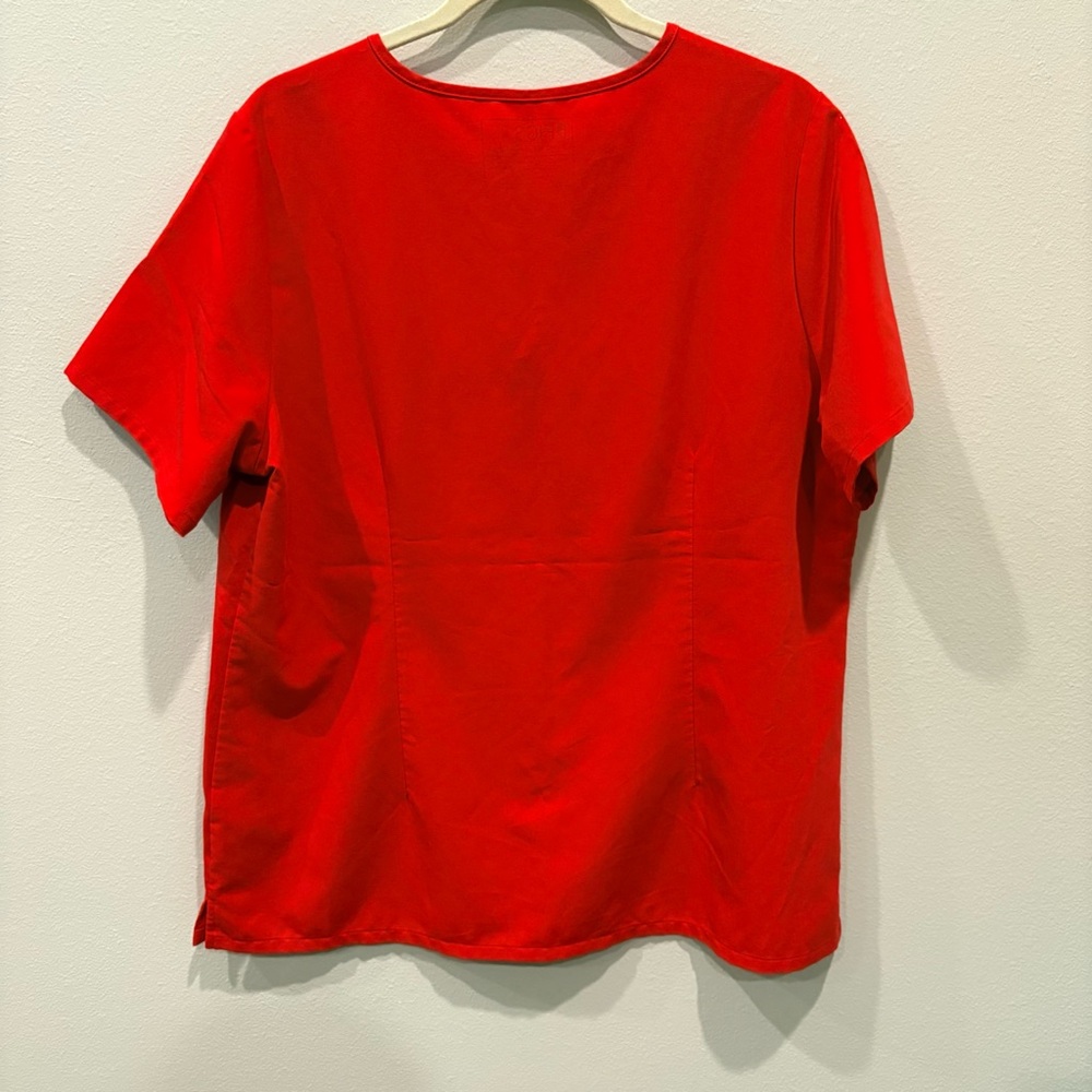 Figs Women’s Bright Red V-Neck Scrub Top Size XL - Picture 3 of 9